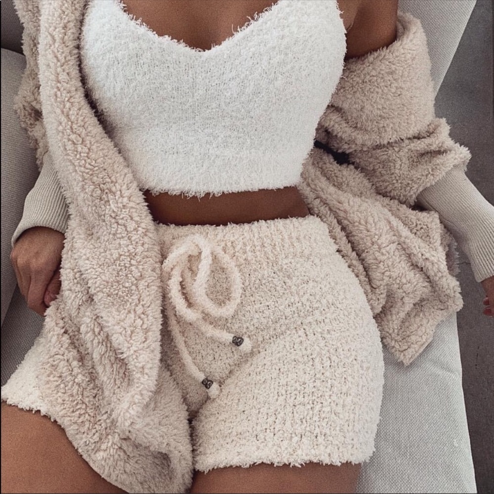 🔃RESTOCK! SNOW BUNNY SHORTS